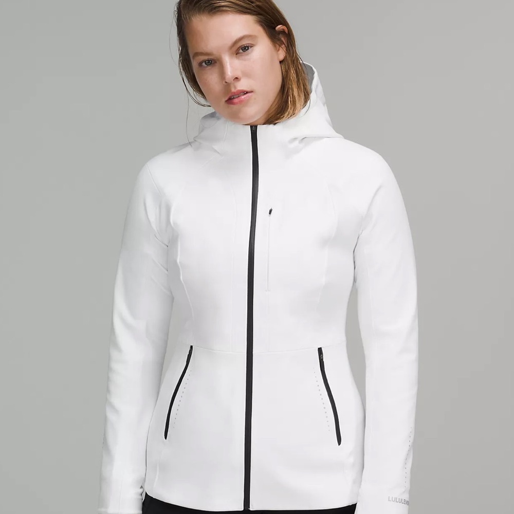 Like new Lululemon Cross Chill Repel jacket size 8
